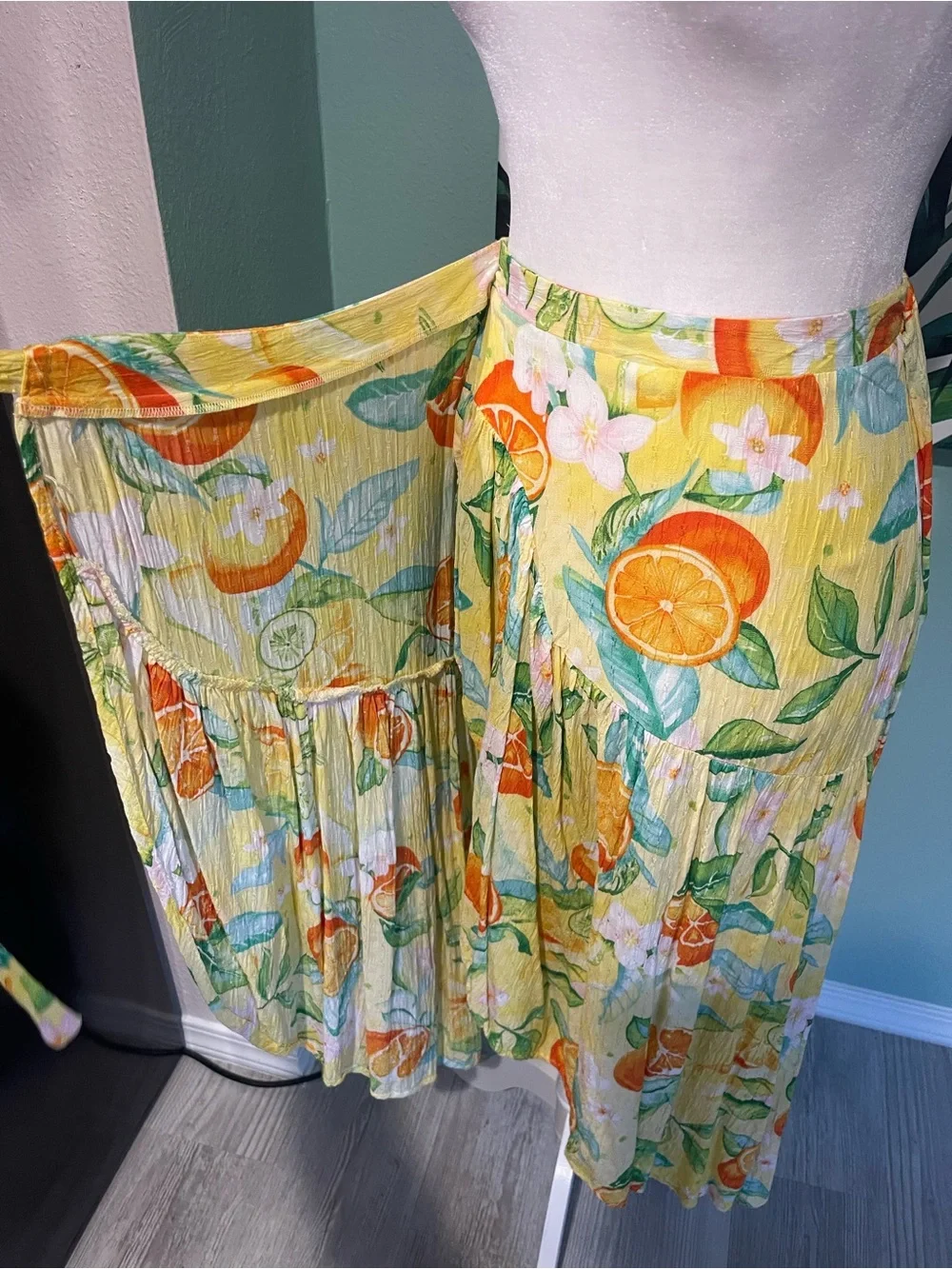 C & C California Yellow Citrus-Print Midi Wrap Skirt - Picture 6 of 9